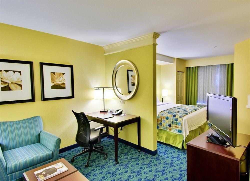 Springhill Suites By Marriott Corona Riverside Номер фото